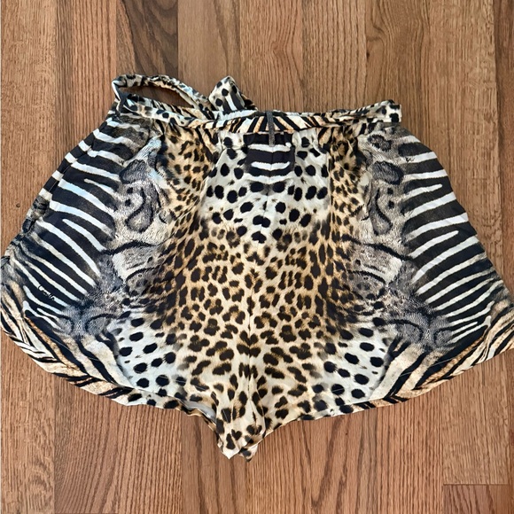 Camilla For the love of Leo belted tuck front silk shorts. Sz L - Picture 8 of 12